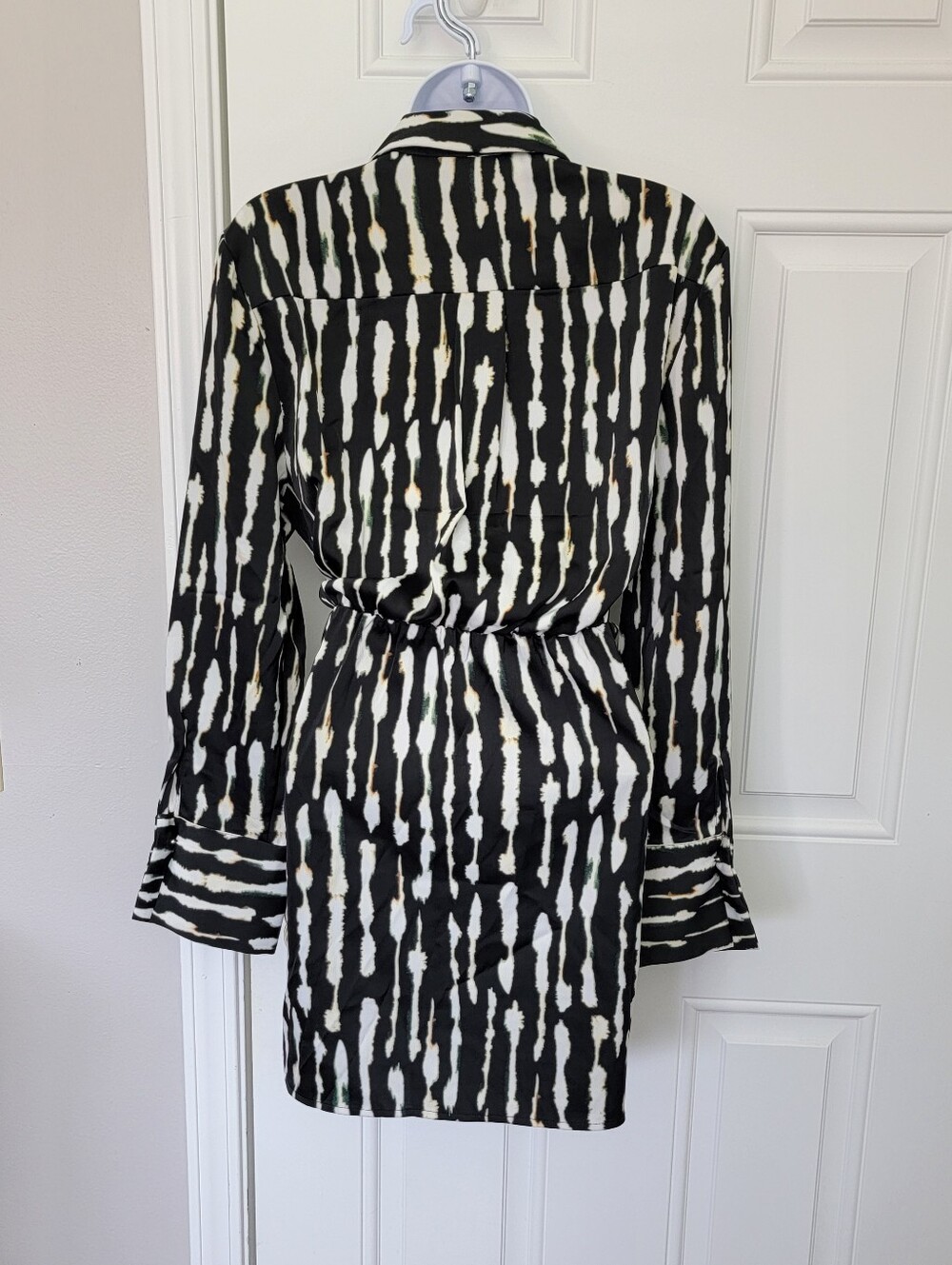 House Of Harlow 1960 X Revolve Satin Wrap Dress Long Sleeve Black White Medium - Picture 6 of 12